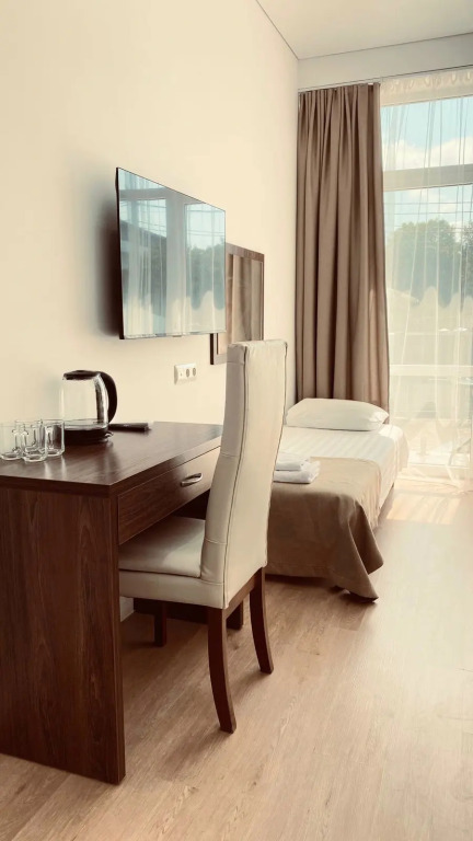 Четырёхместный номер Comfort с балконом в Mersini Hotel
