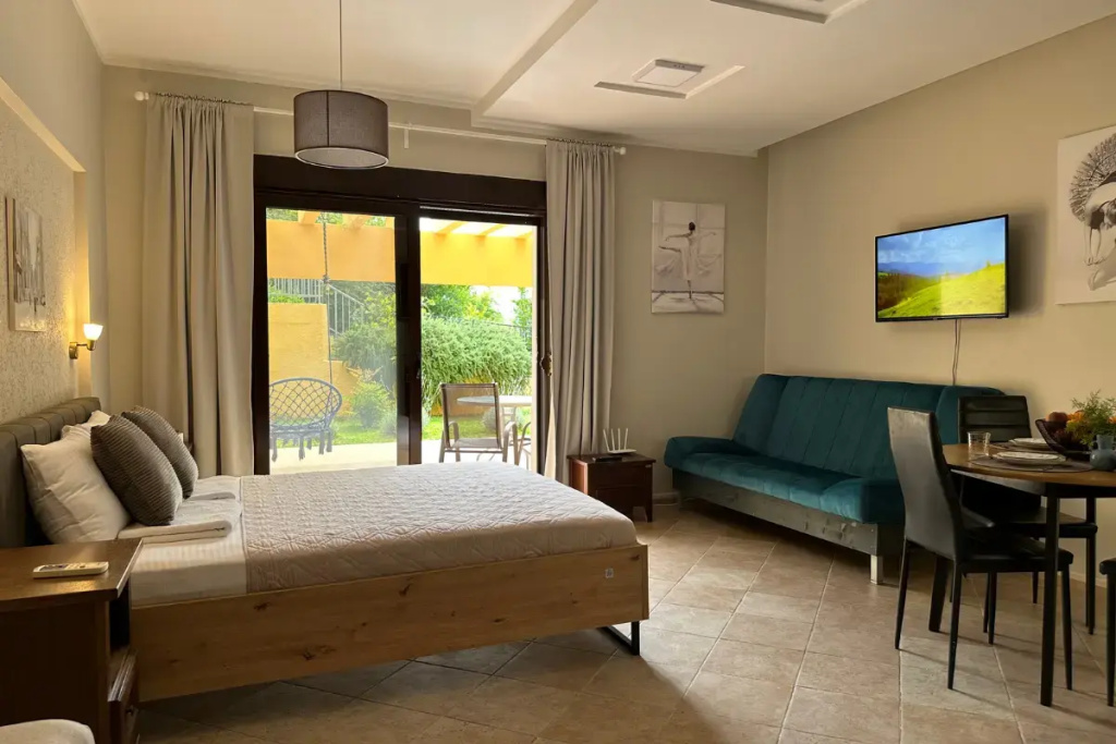 Double Studio (full double bed)
