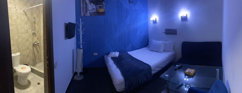 Deluxe Double room (full double bed)