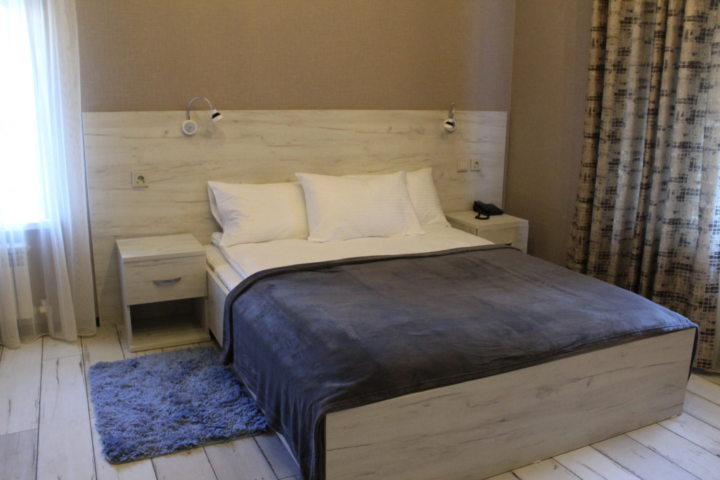 Grand Double room (full double bed)