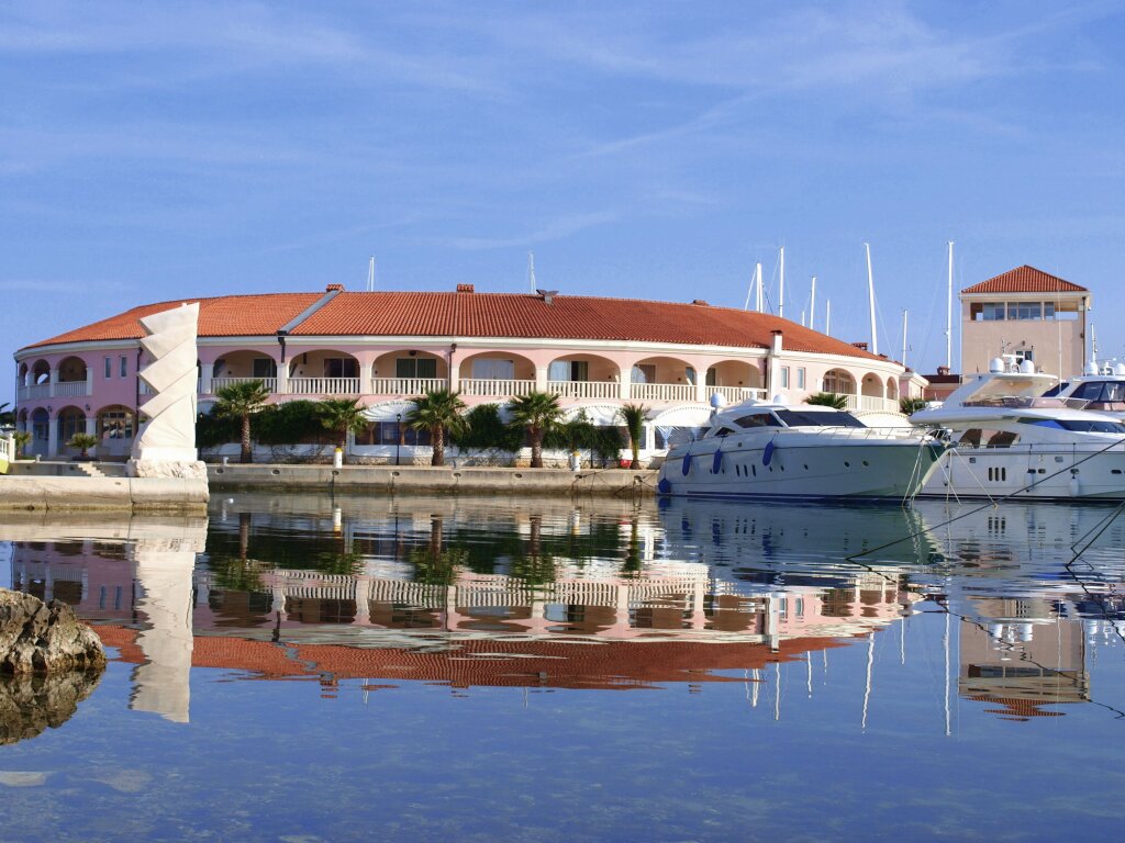 Marina Frapa Resort Rogoznica - Hotel Otok image