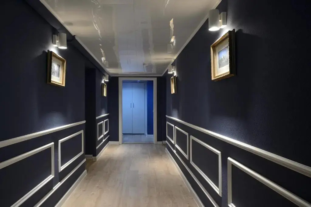 Lobby & Reception