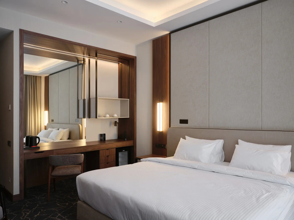 Burduguz Hotel Room Type - Deluxe Double Junior Suite in New Building with balcony and with view full double bed