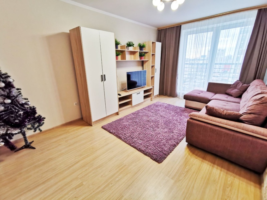 Квартиры посуточно тюмень с фото. Тюмень снять квартиру северная 2. Квартиры в тюмени 50 лет октября. Тюмень 50 лет октября снять квартиру. Июльская 8 ижевск.