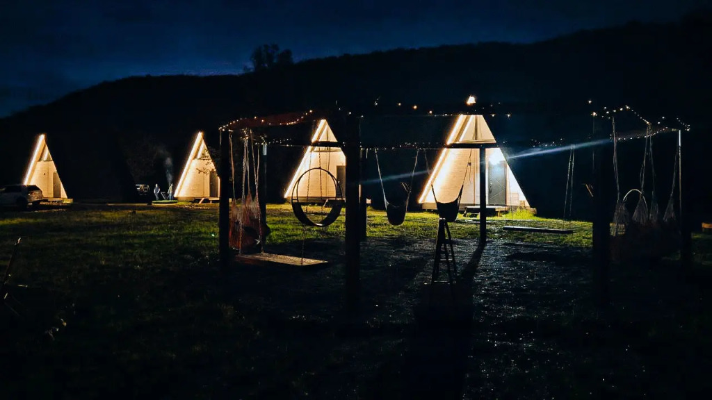 Шале А-фрейм с панорамным остеклением и террасой - фото 30