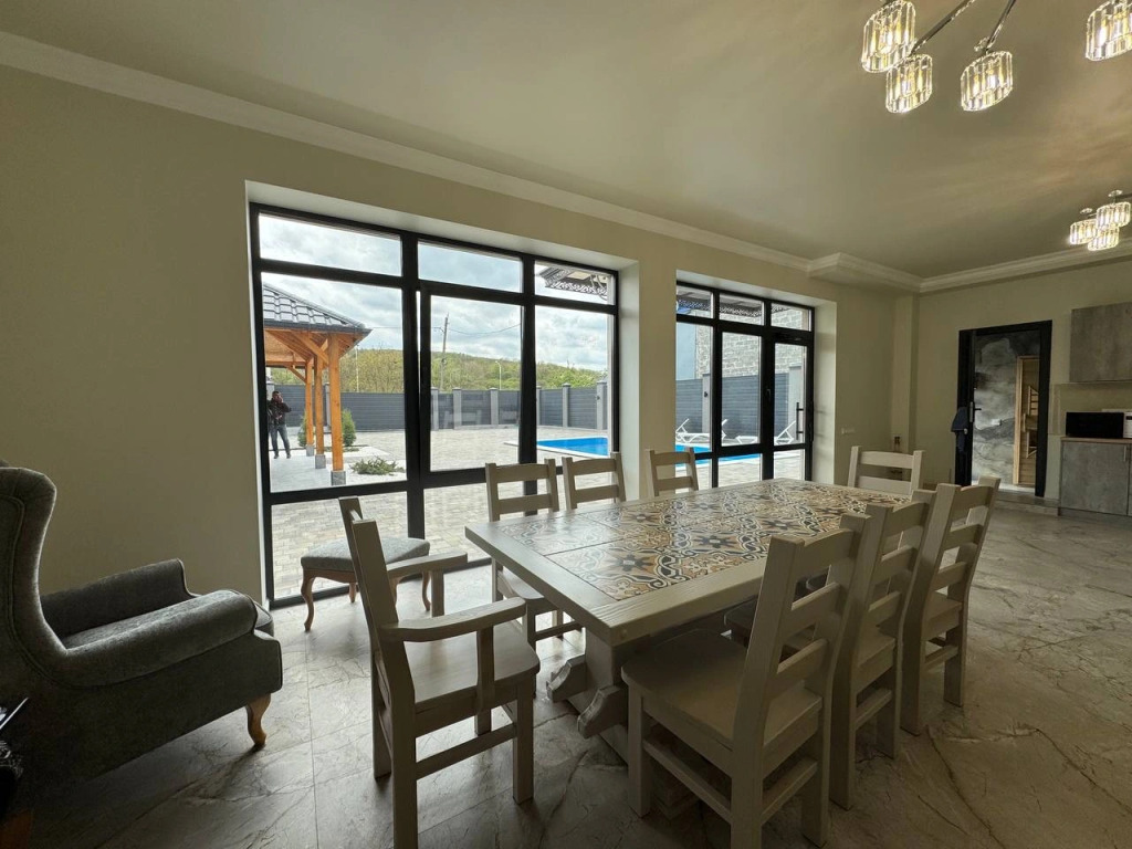 Четырёхместный коттедж в Времена года