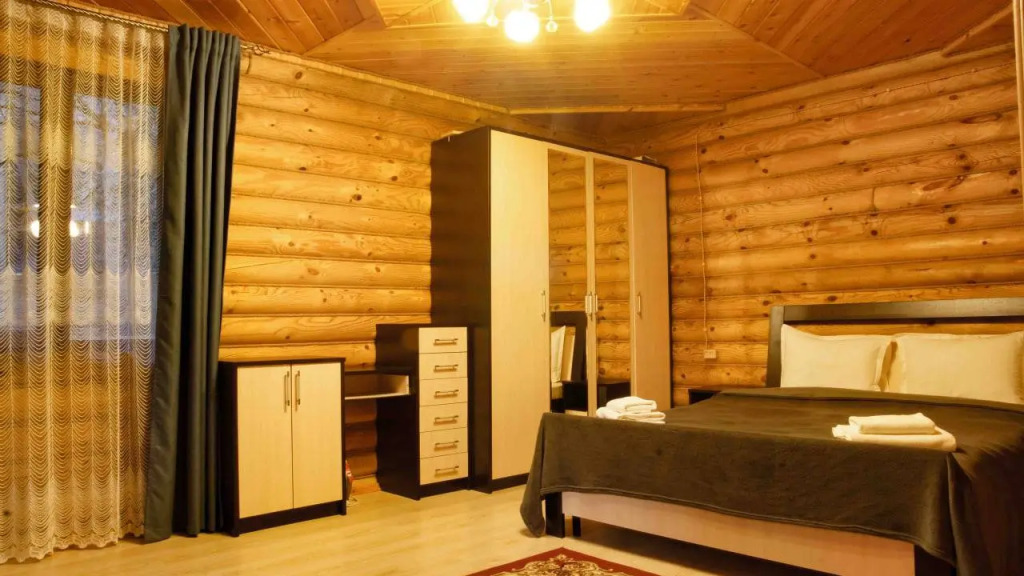 Шестиместный коттедж с 4 комнатами с балконом в Forest Arkhyz