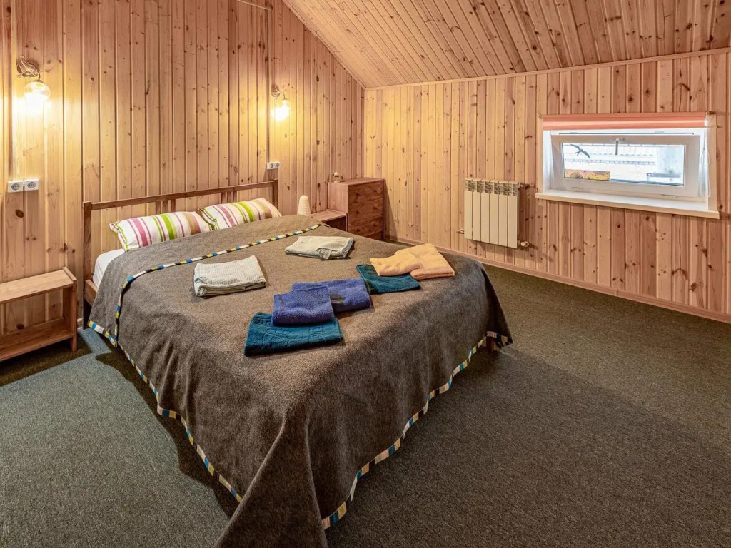 Шестиместный коттедж с балконом и с панорамным видом в Ласточкин дом