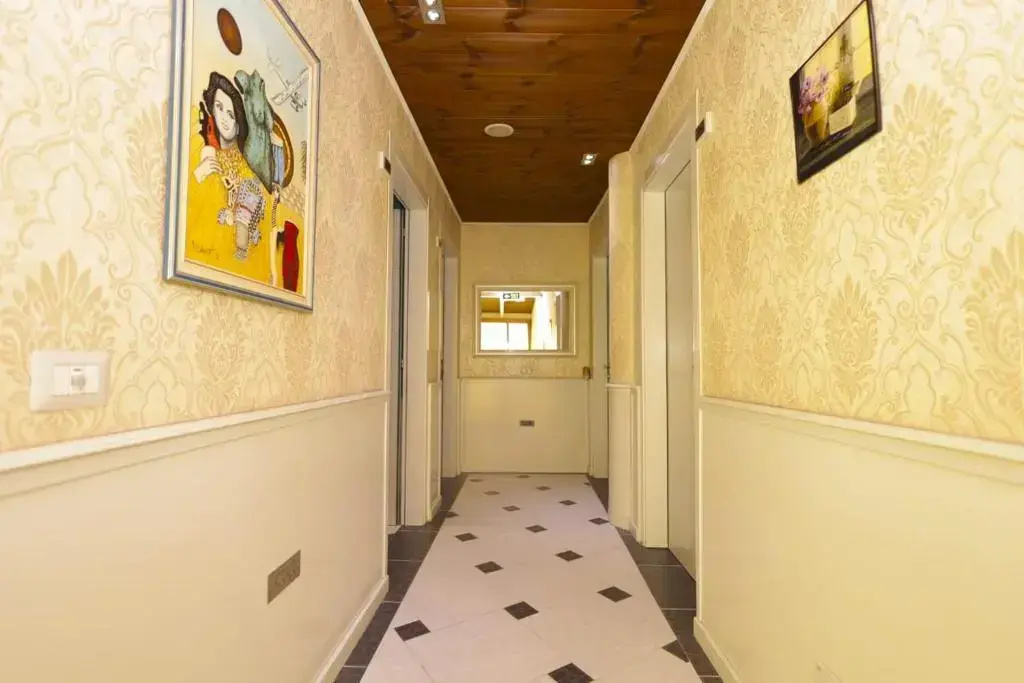 Lobby & Reception