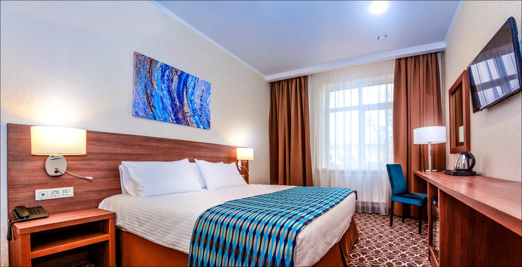 Raymond Hotel Room Type - Standard Double room full double bed