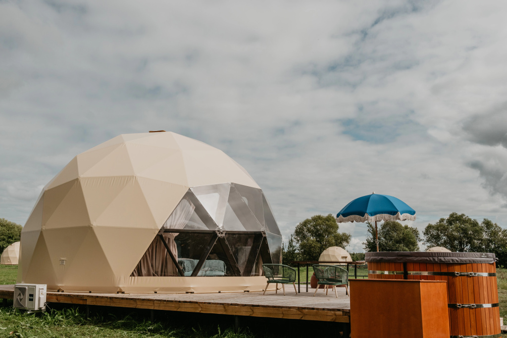 Font Geodome Lux with Volga river view