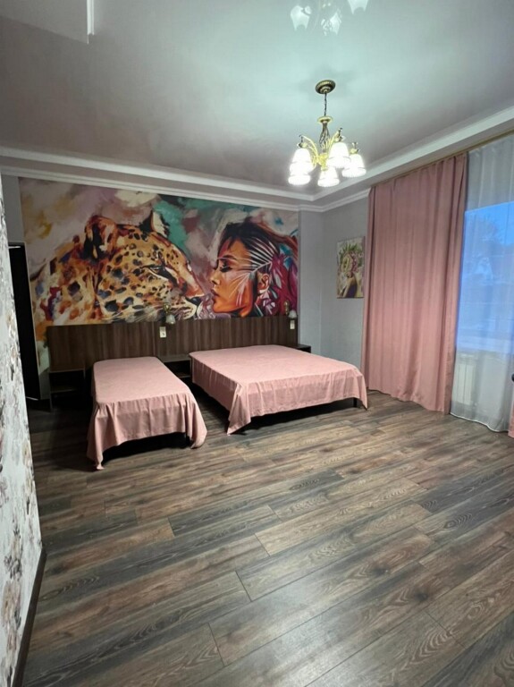 Трёхместный люкс с балконом в Багира