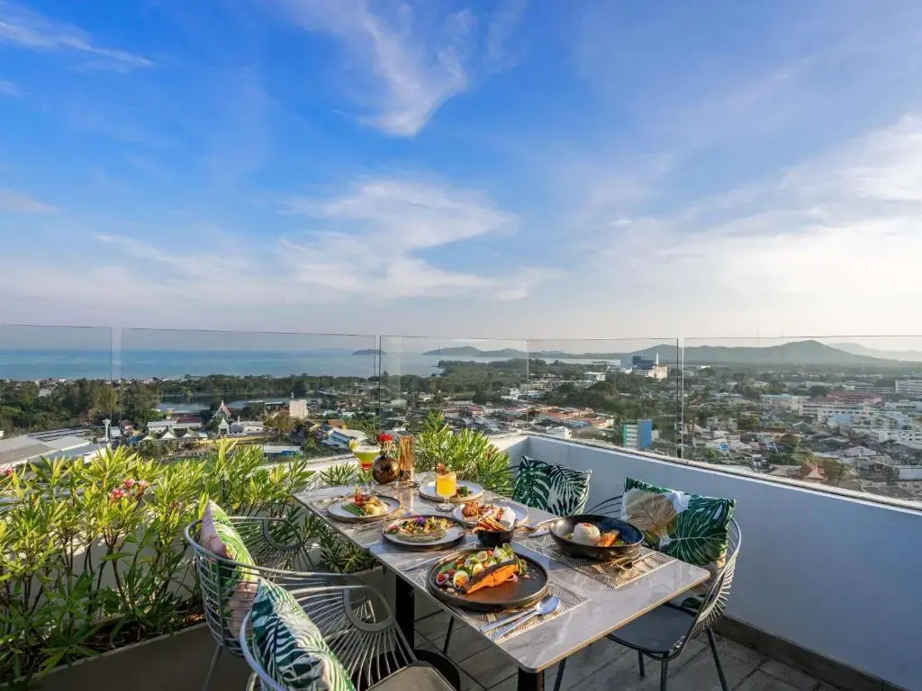 Novotel Phuket City Phokeethra Hotel — фото