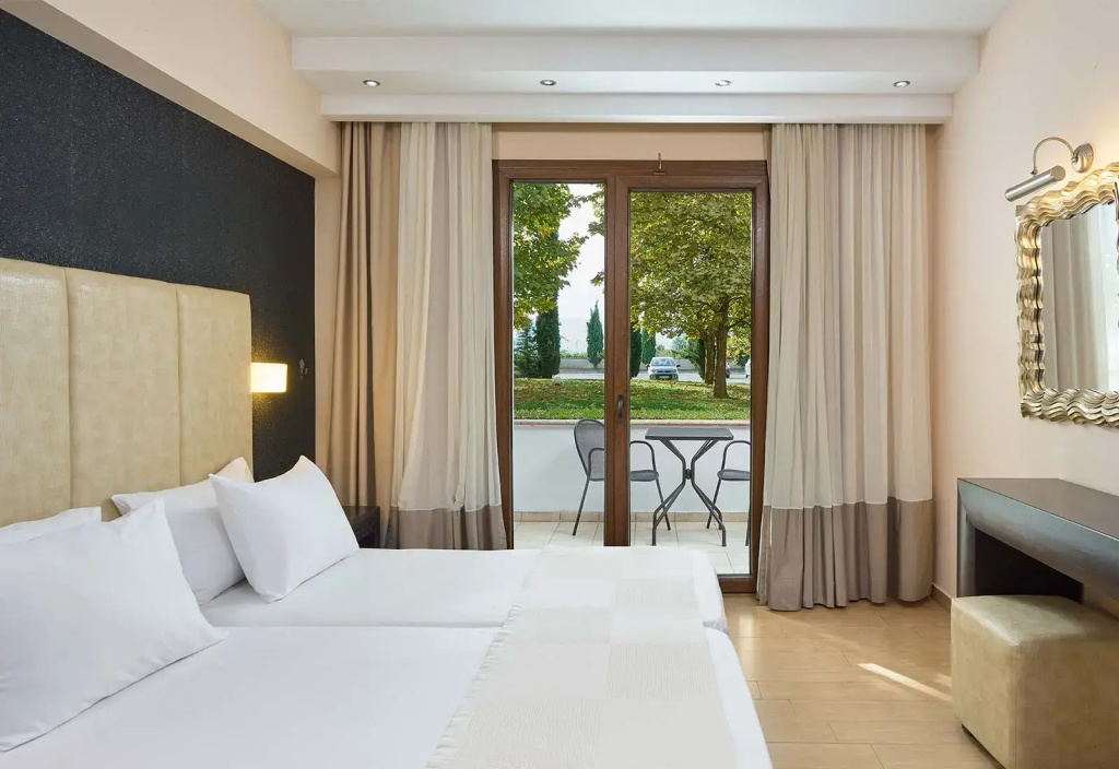 Standard Double room with balcony and with garden view (full double bed)