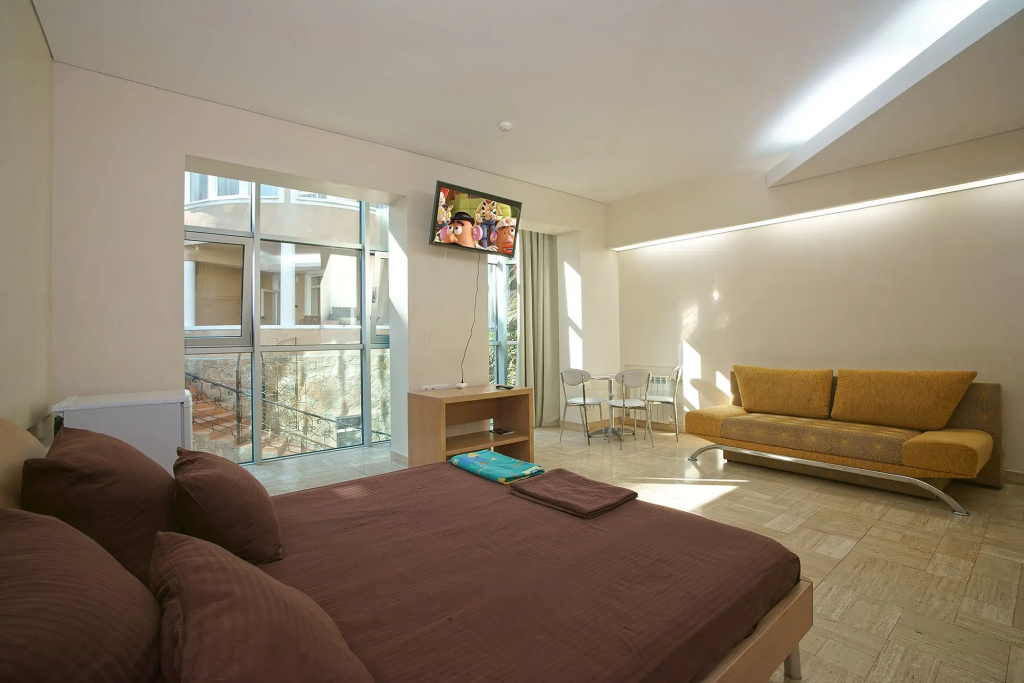Classic Family room with city view
