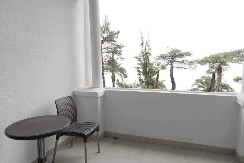 Двухместный номер Стандарт с балконом и с видом на море двуспальная кровать в Нарт