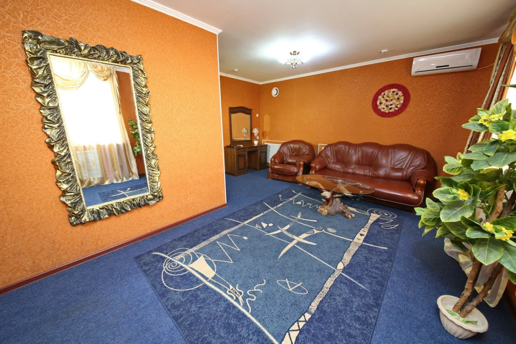 Double Suite (full double bed)