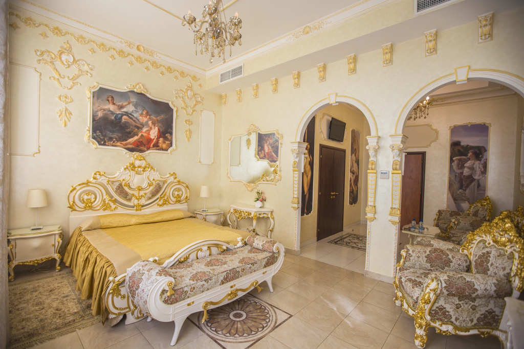 Zodiak Gostinitsa Room Type - Double Suite full double bed
