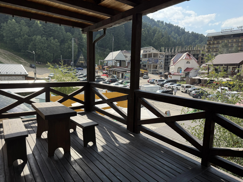 Standard Double room with balcony and with mountain view (full double bed)