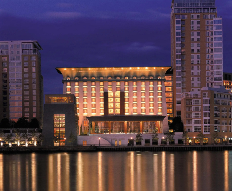 Canary Riverside Plaza Hotel — фото