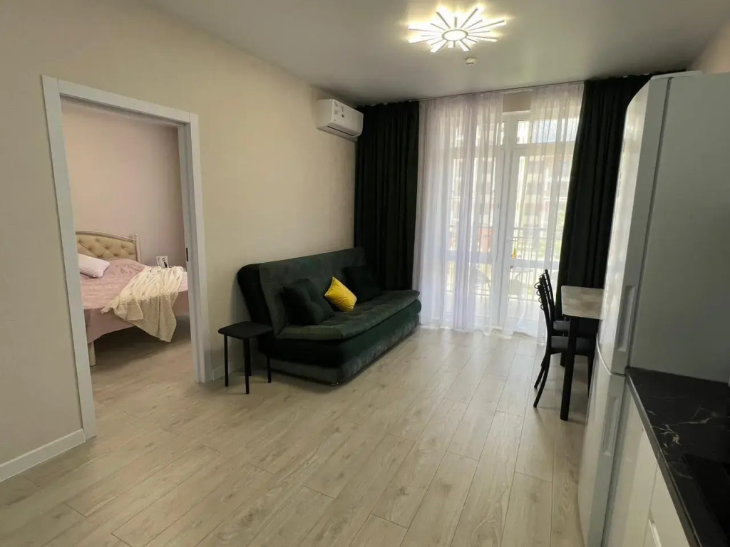 Отель Квартира с Бacсeйнoм в ЖК Кипарис 302 в Сукко