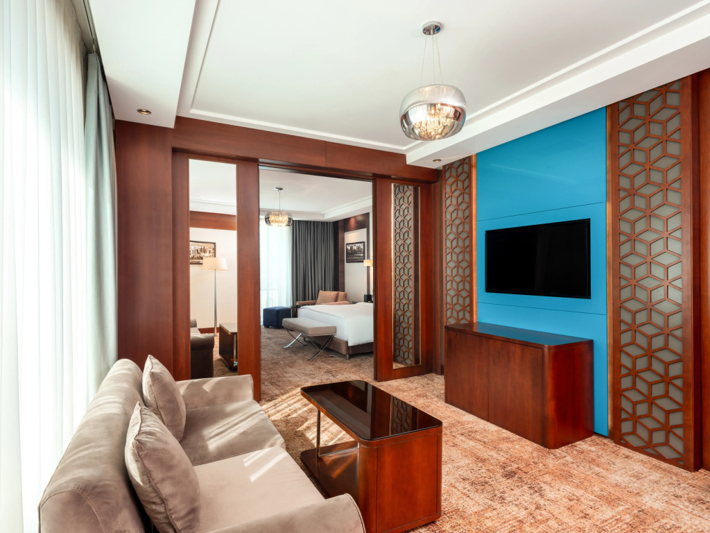 Двухместный полулюкс двуспальная кровать в Mövenpick Winter Park Baku Hotel