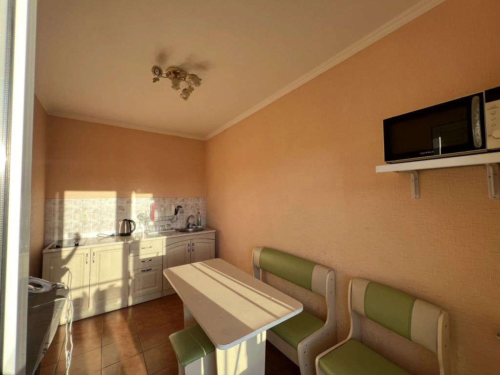 Четырёхместный семейный номер Superior с балконом и с красивым видом из окна в Morskoy priboy