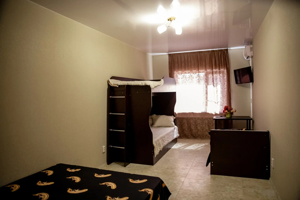 Standard Quintuple Family room