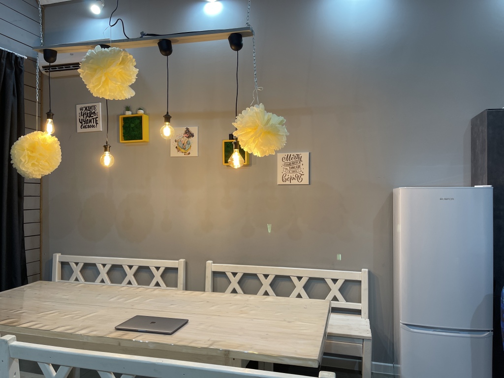 Коттедж с 4 комнатами с красивым видом из окна в Черный дом