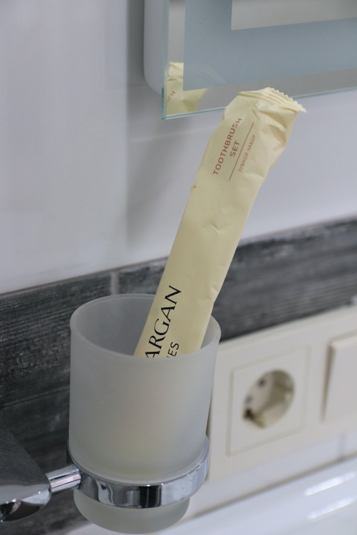 Двухместный люкс с балконом и с красивым видом из окна двуспальная кровать в Вилла Абхазия