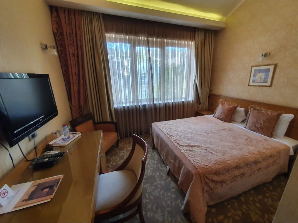 Riviera Hotel Room Type - Road View Double room (full double bed)