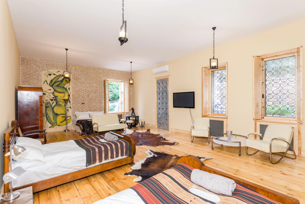 Modigliani Quadruple Suite with view