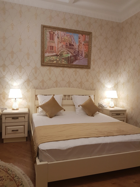 Double Suite with city view (full double bed)