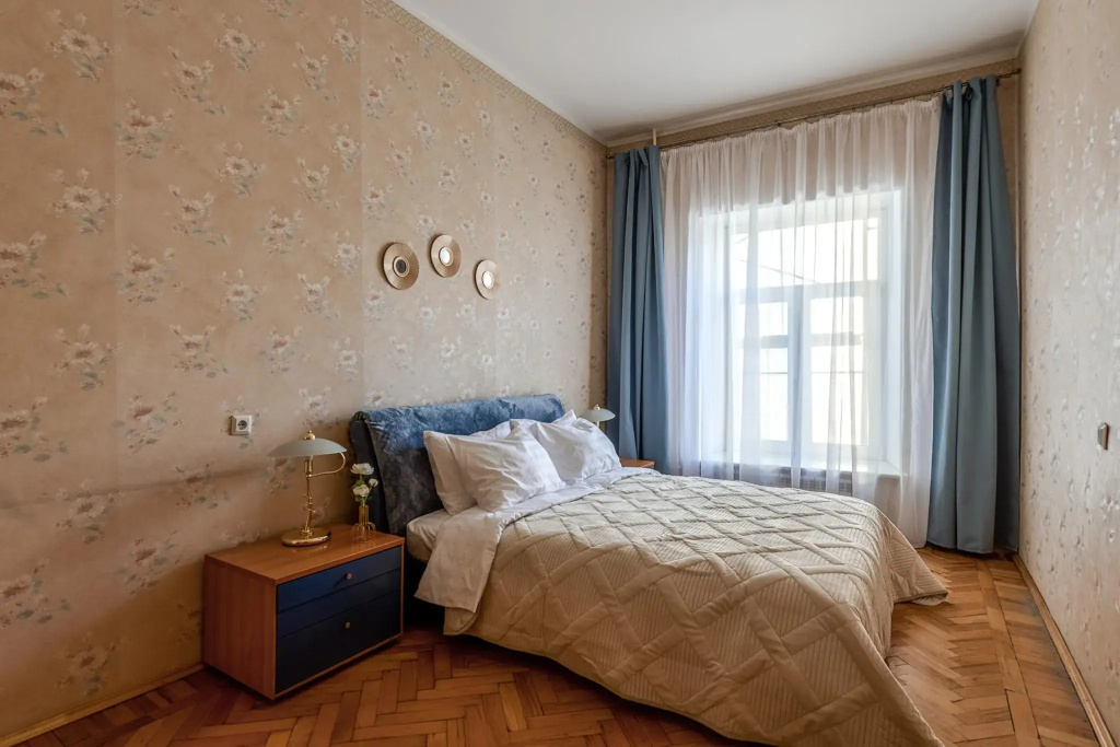 Апартаменты RentDaySpb напротив метро Маяковская — фото