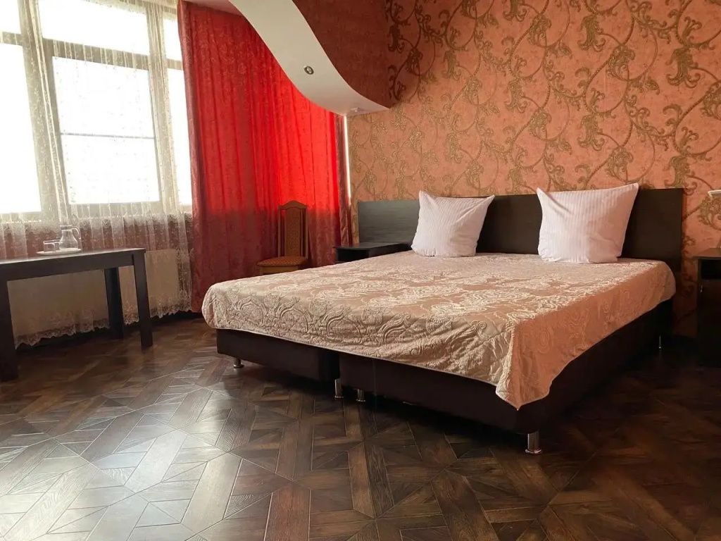 Double Suite (full double bed)