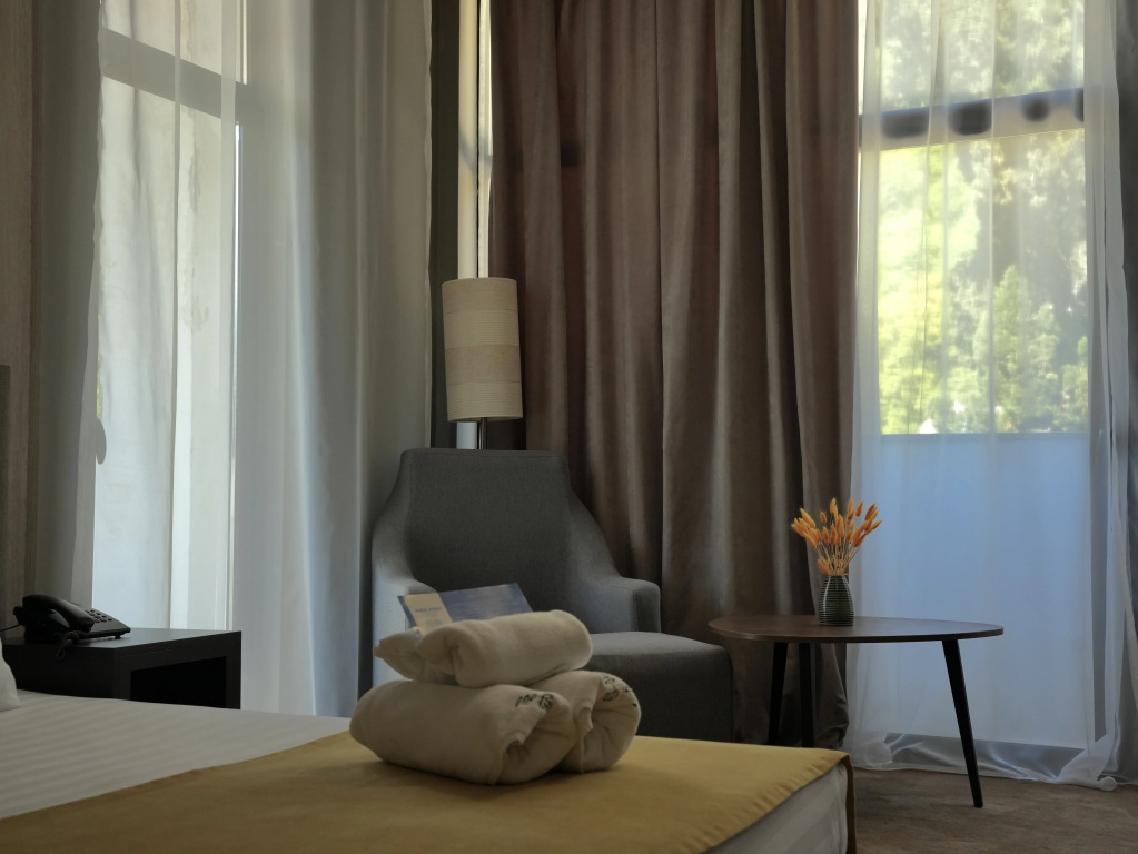 Двухместный номер Deluxe c видом на достопримечательность двуспальная кровать в Abaash Hotel Afon