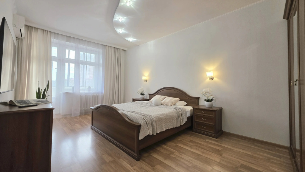 Квартира у метро от Urban Apartments — фото