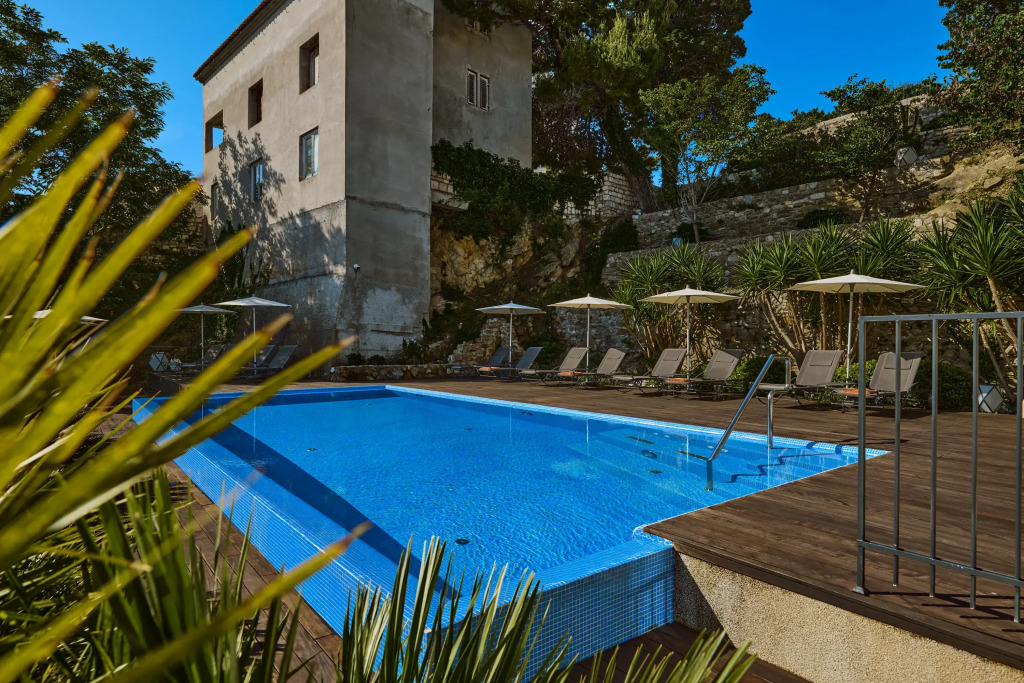 Arbiana Hotel by null