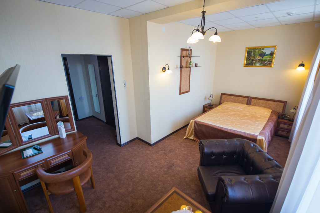 Arkadiya Hotel Room Type - Double Junior Suite with city view full double bed