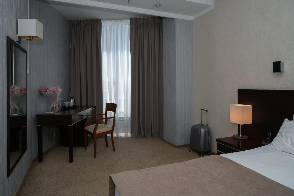 Double Suite full double bed
