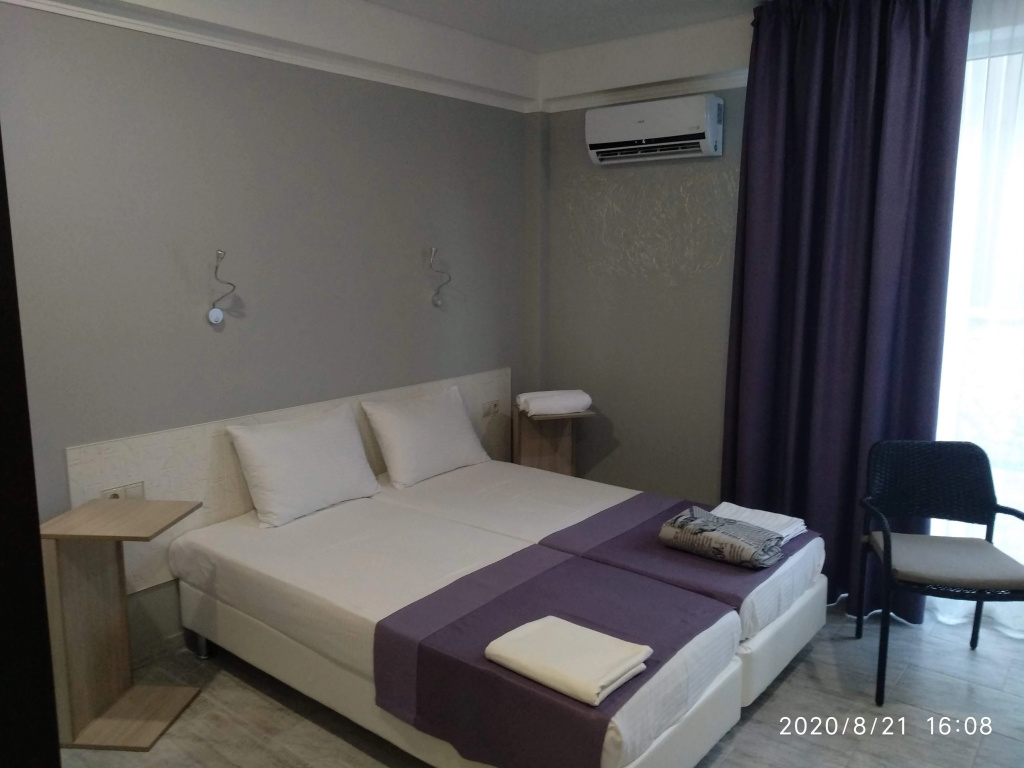 Double room (full double bed)