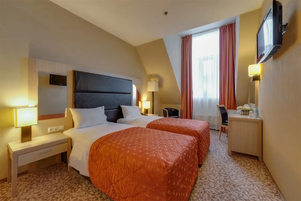 Standard Double Attic room with city view twin beds
