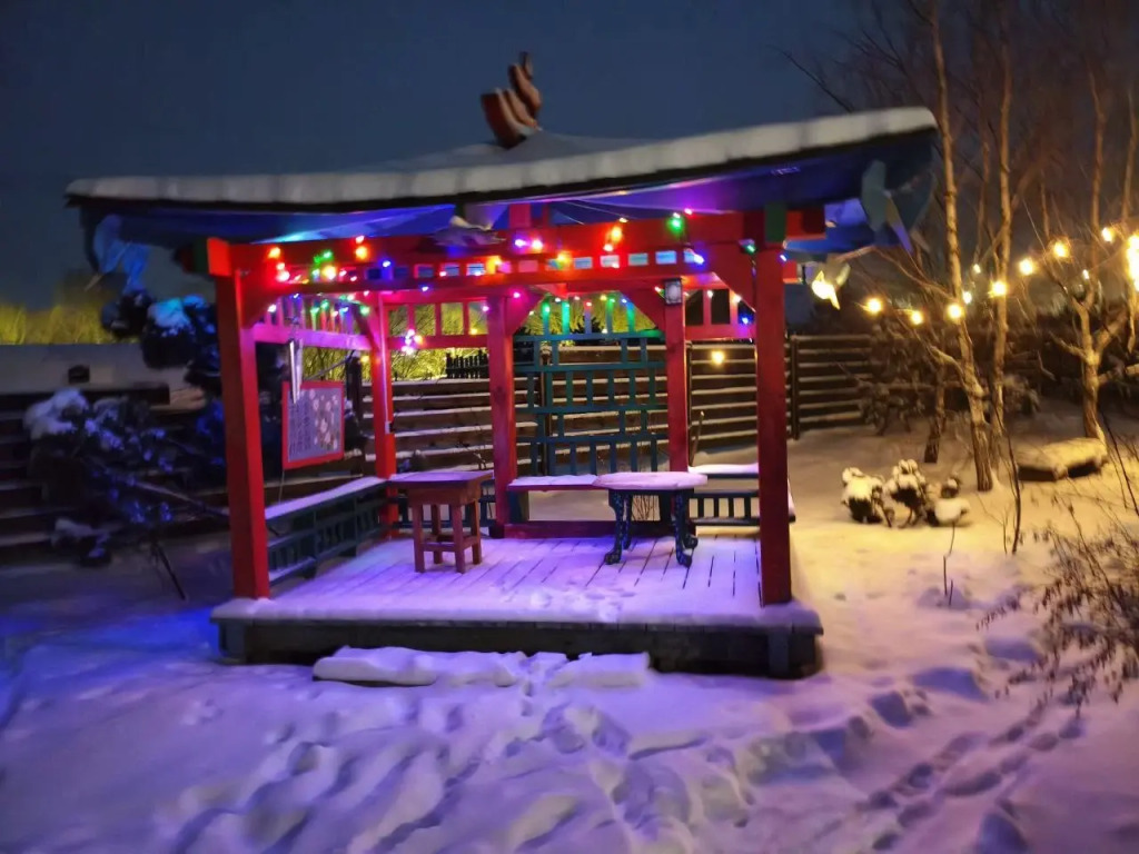 Двухместное бунгало с видом на внутренний двор двуспальная кровать в Усадьба