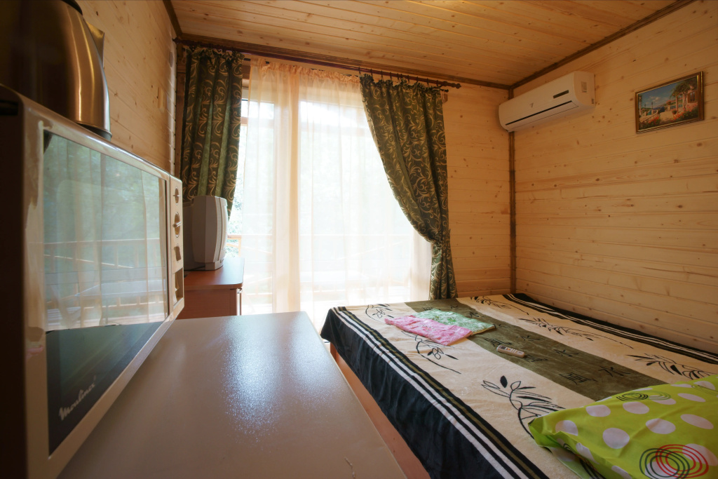 Standard Double room with balcony (full double bed)