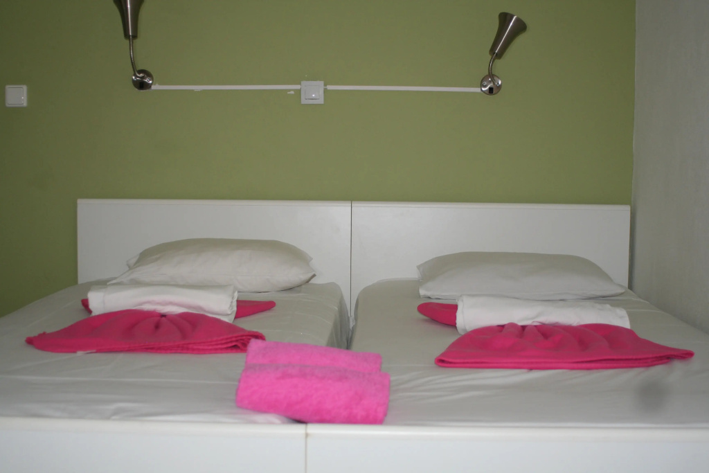 Economy room