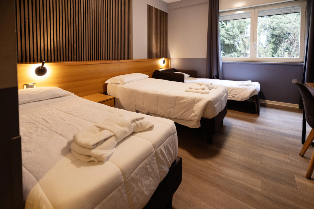 Standard Triple room