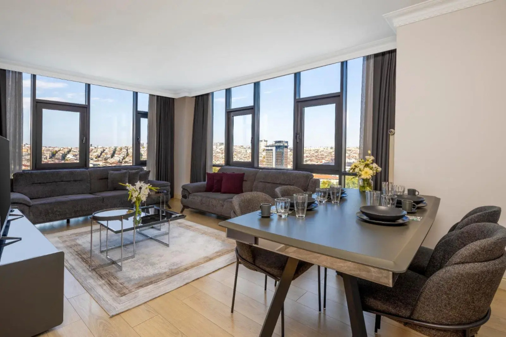 2 Bedrooms Apartment with city view