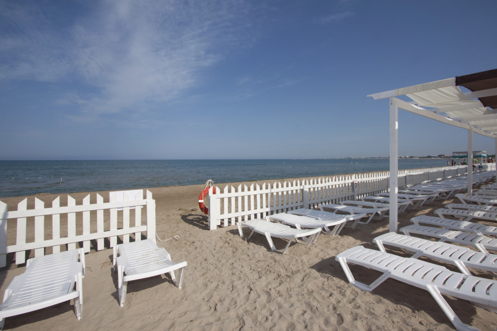 Beach & Waterfront