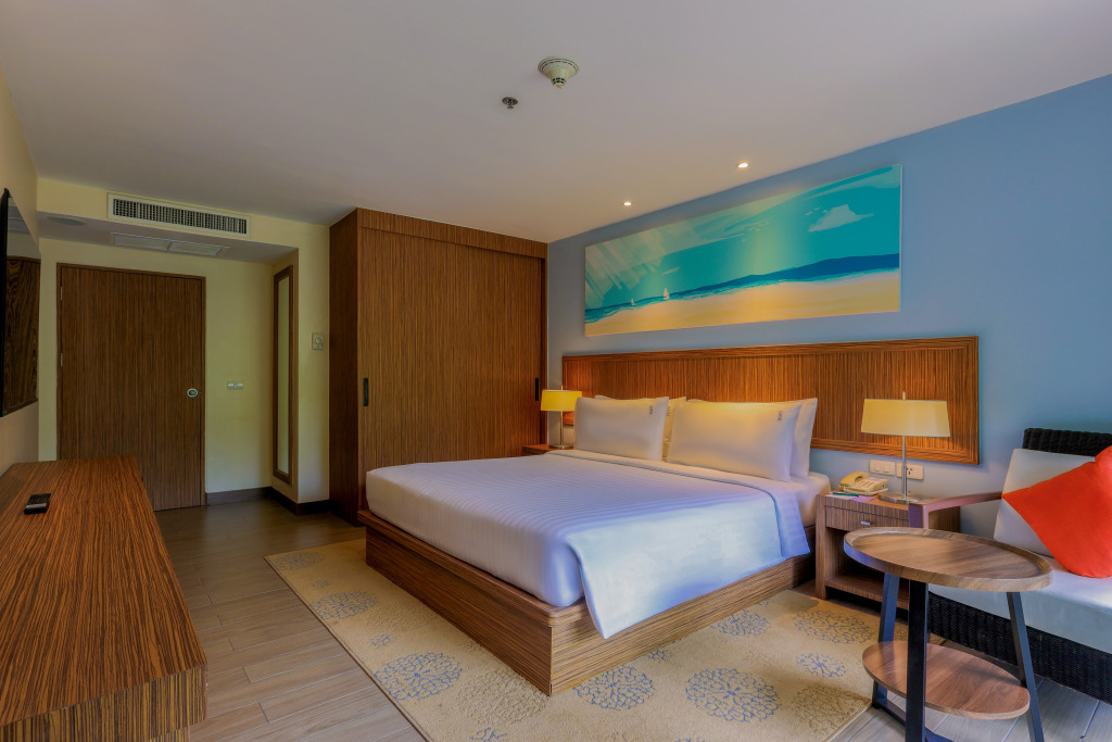 Двухместный люкс с балконом двуспальная кровать в Holiday Inn Resort Phuket Surin Beach, an IHG Hotel