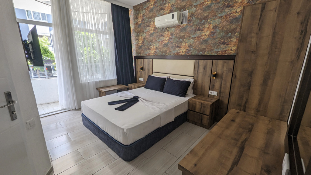 Standard Double room with city view (full double bed)